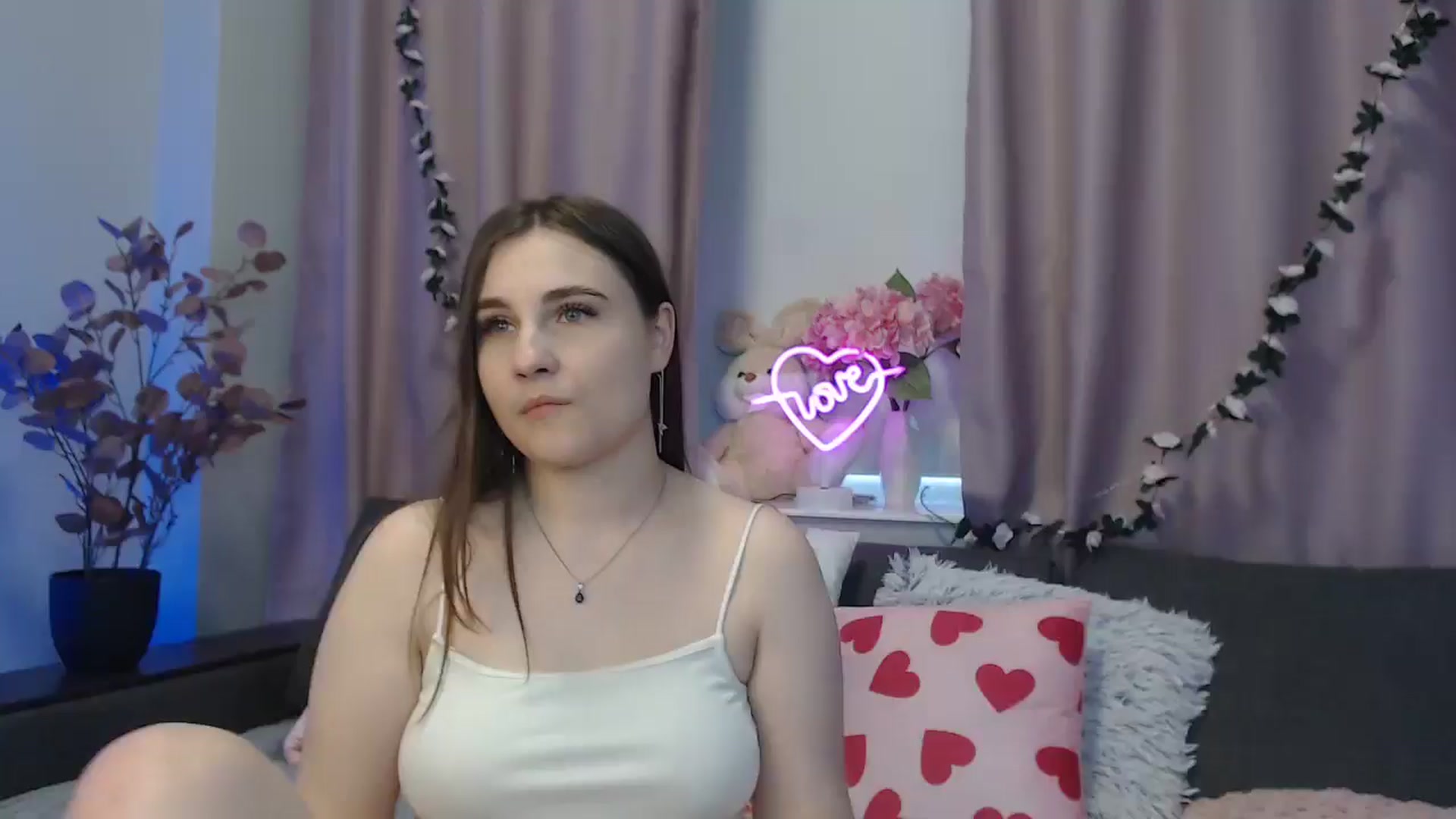 Gallery image thumbnail from LaneyGrey's myfreecams stream on, 09/25/2024, 13:43 image 16 of 20