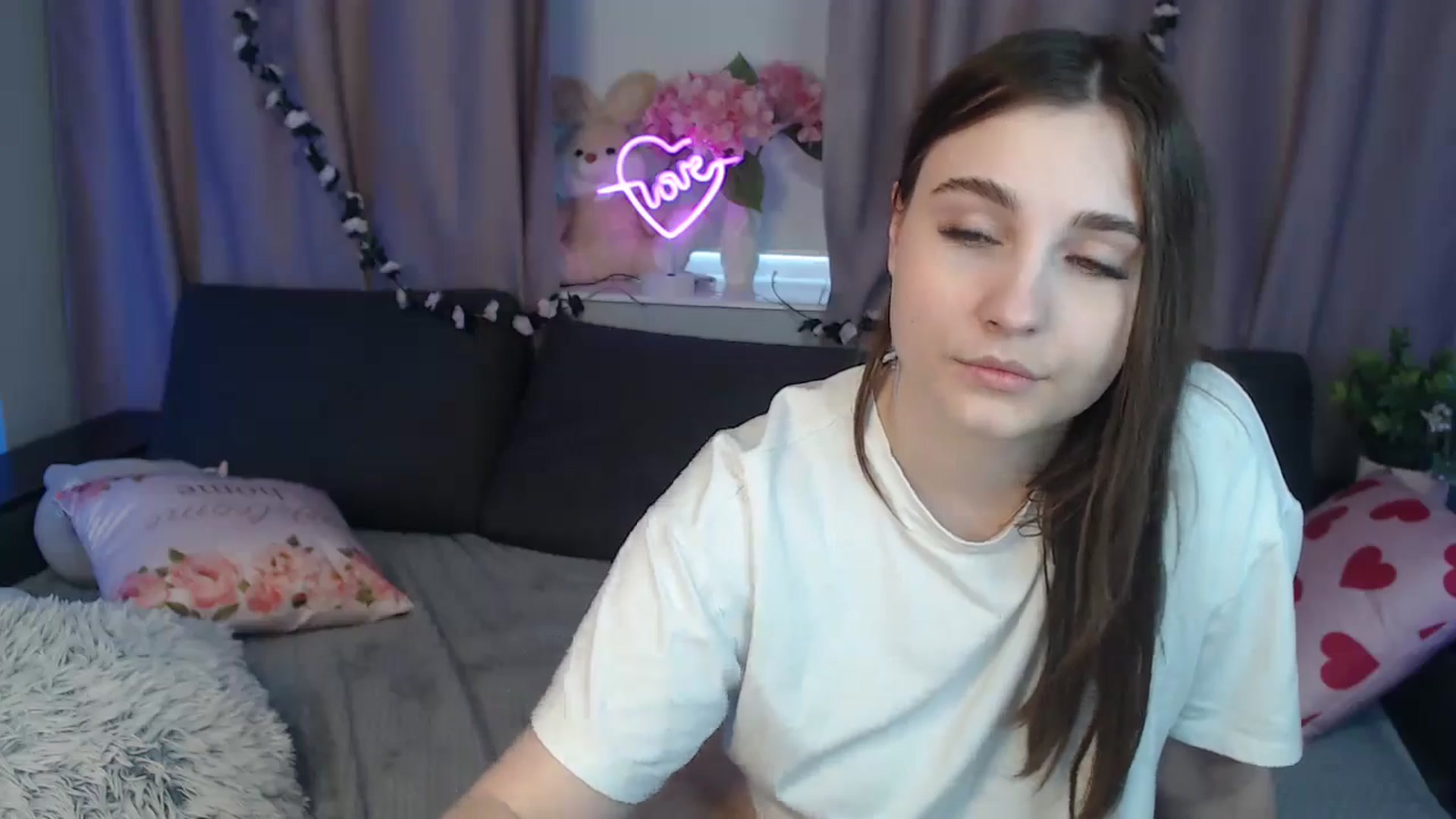 Gallery image thumbnail from LaneyGrey's myfreecams stream on, 09/29/2024, 13:55 image 7 of 20