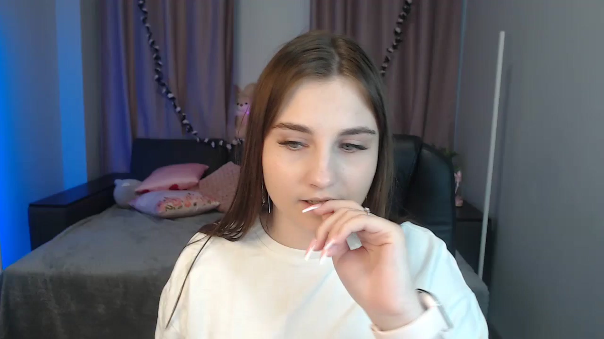 Gallery image thumbnail from LaneyGrey's myfreecams stream on, 10/01/2024, 12:01 image 1 of 20