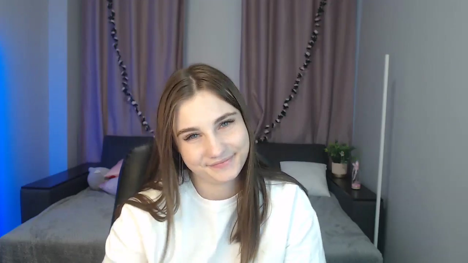 Gallery image thumbnail from LaneyGrey's myfreecams stream on, 10/01/2024, 12:01 image 6 of 20