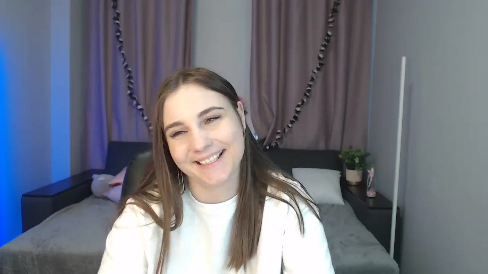 Gallery image thumbnail from LaneyGrey's myfreecams stream on, 10/01/2024, 12:01 image 9 of 20