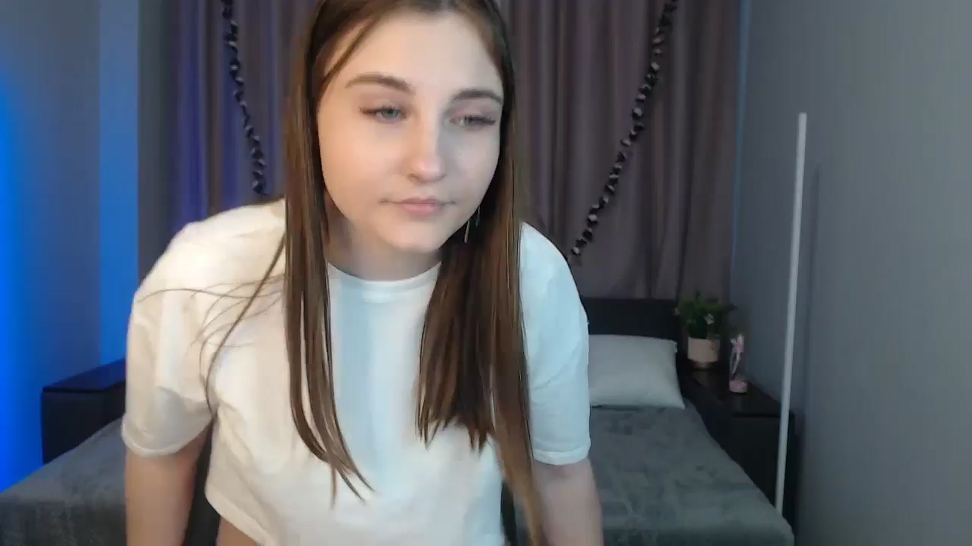 Gallery image thumbnail from LaneyGrey's myfreecams stream on, 10/01/2024, 12:01 image 4 of 20