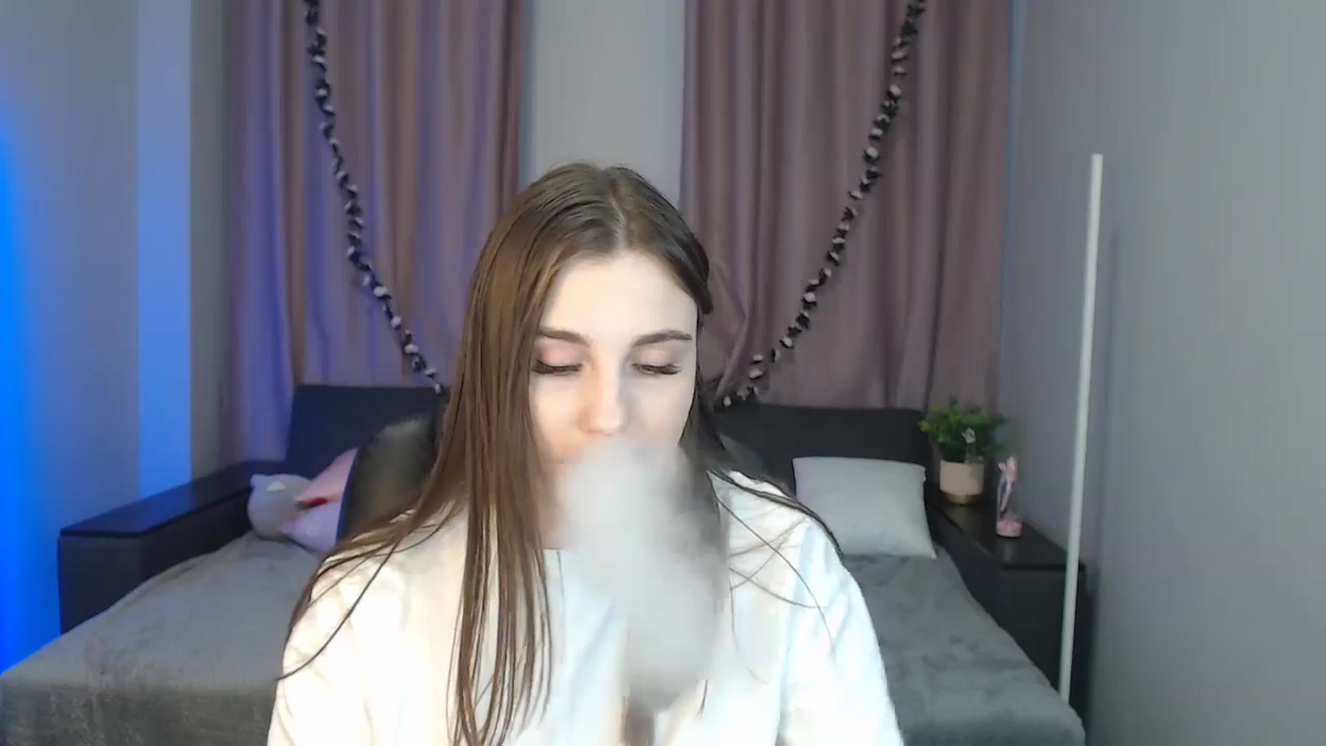 Gallery image thumbnail from LaneyGrey's myfreecams stream on, 10/01/2024, 12:01 image 14 of 20