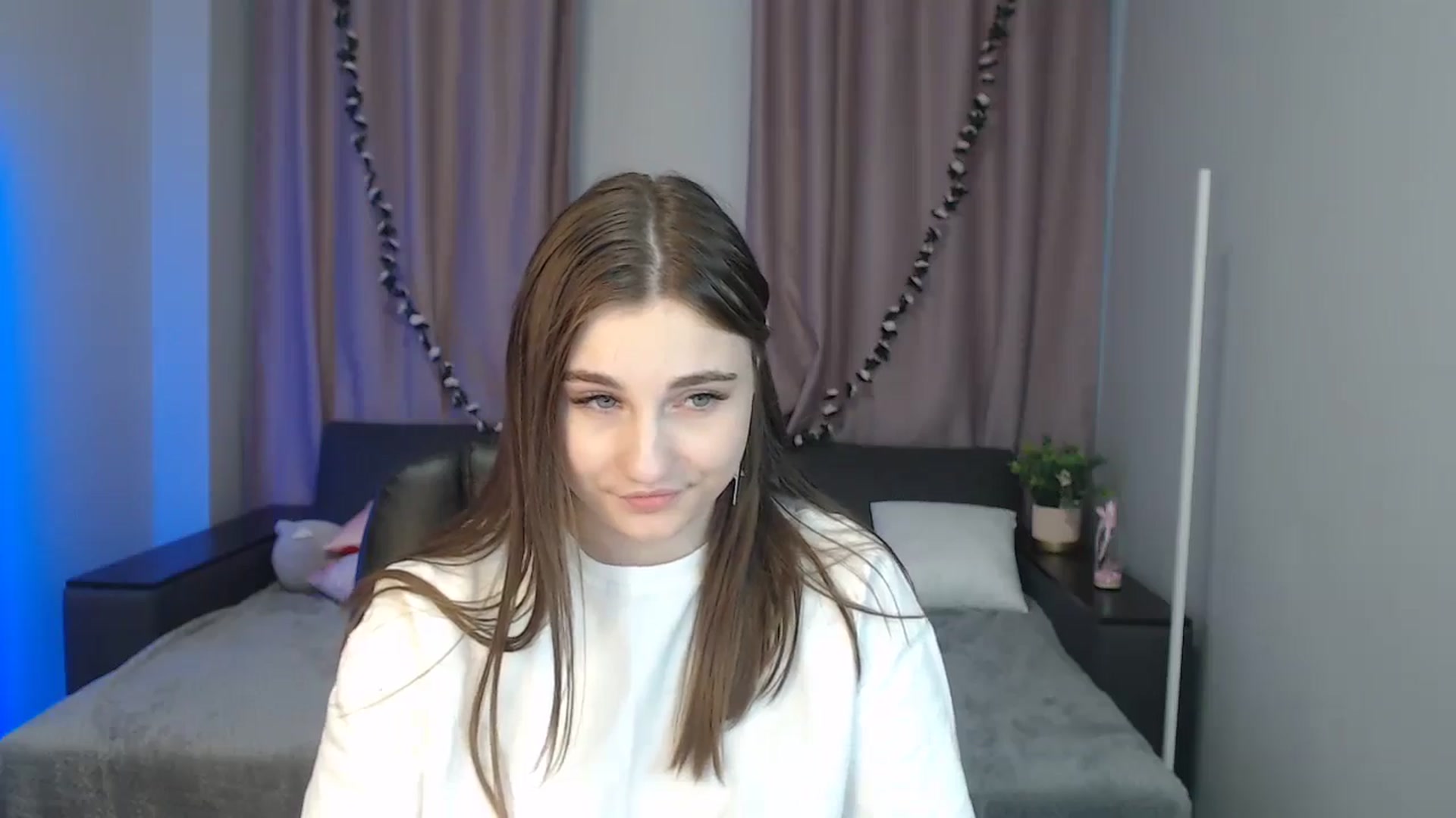 Gallery image thumbnail from LaneyGrey's myfreecams stream on, 10/01/2024, 12:01 image 10 of 20