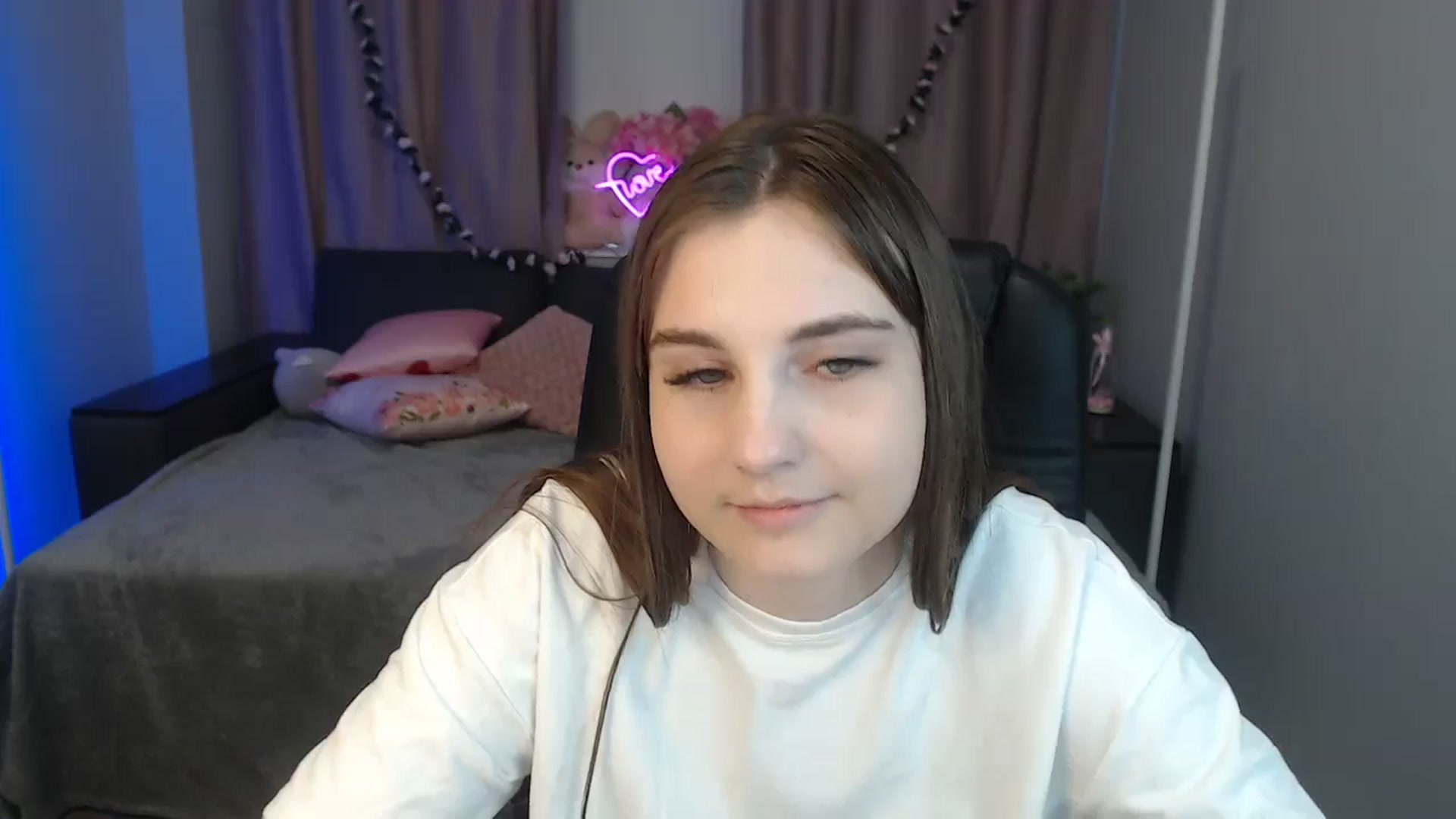 Gallery image thumbnail from LaneyGrey's myfreecams stream on, 10/01/2024, 12:01 image 2 of 20