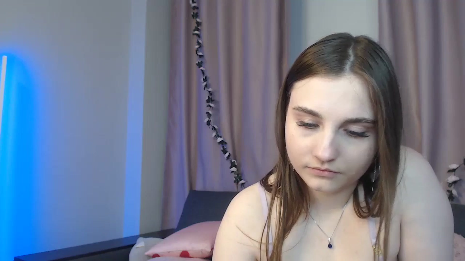 Gallery image thumbnail from LaneyGrey's myfreecams stream on, 10/01/2024, 13:56 image 17 of 20