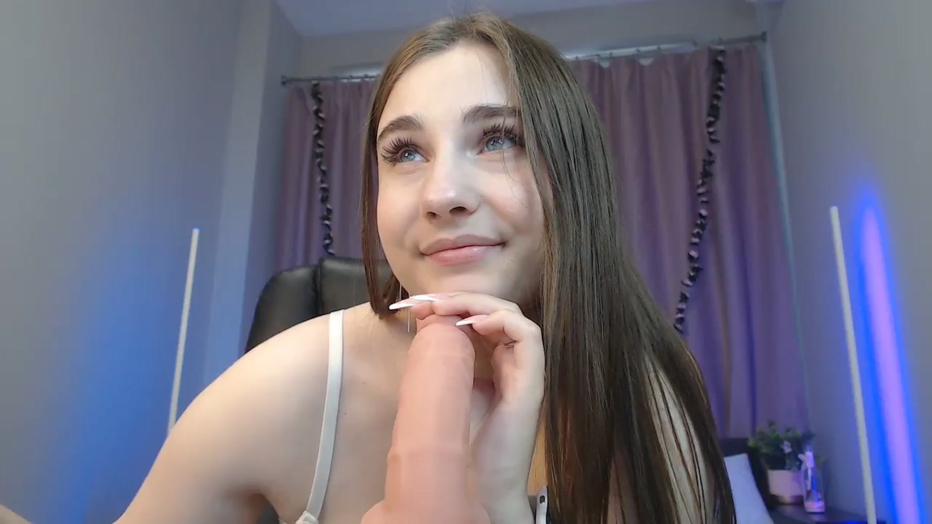 Gallery image thumbnail from LaneyGrey's myfreecams stream on, 10/04/2024, 09:43 image 14 of 20