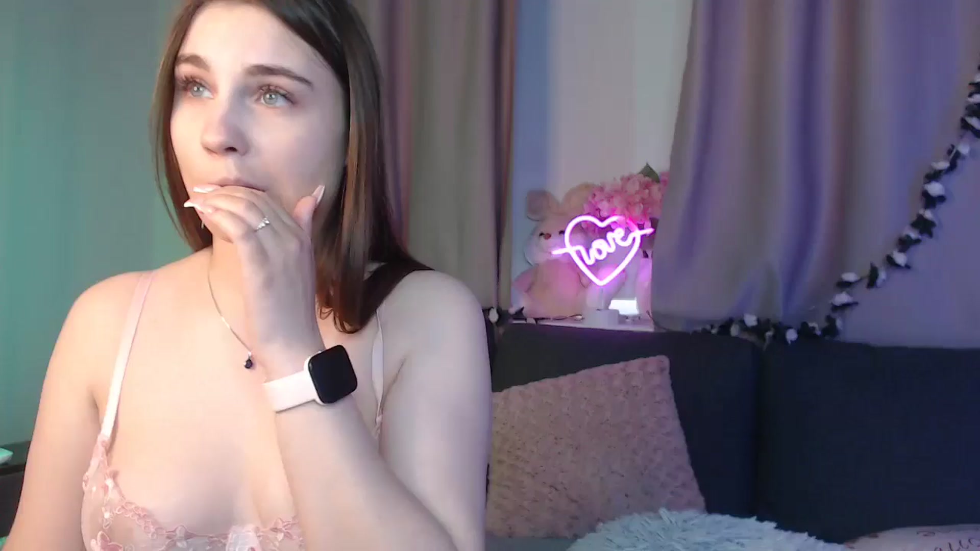 Gallery image thumbnail from LaneyGrey's myfreecams stream on, 10/06/2024, 11:21 image 18 of 20