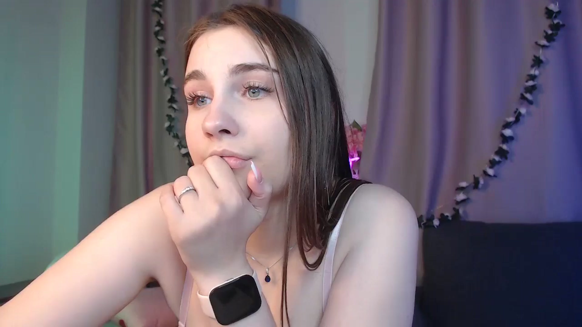 Gallery image thumbnail from LaneyGrey's myfreecams stream on, 10/06/2024, 12:20 image 4 of 20