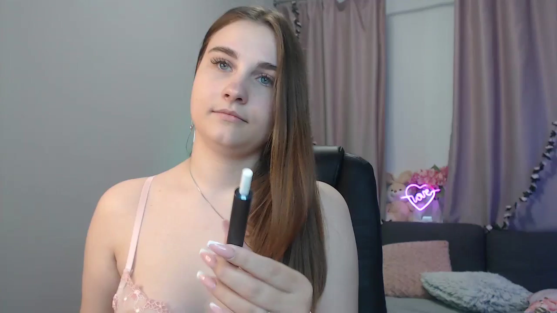 Gallery image thumbnail from LaneyGrey's myfreecams stream on, 10/06/2024, 13:44 image 2 of 20