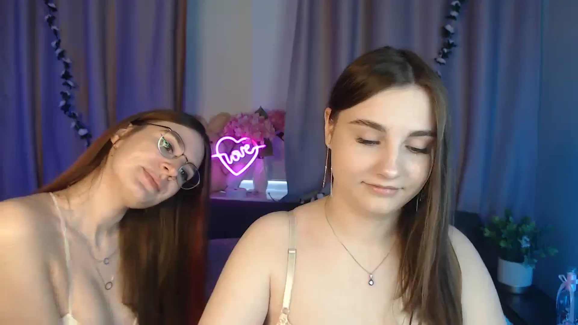 Gallery image thumbnail from LaneyGrey's myfreecams stream on, 10/08/2024, 09:52 image 8 of 20