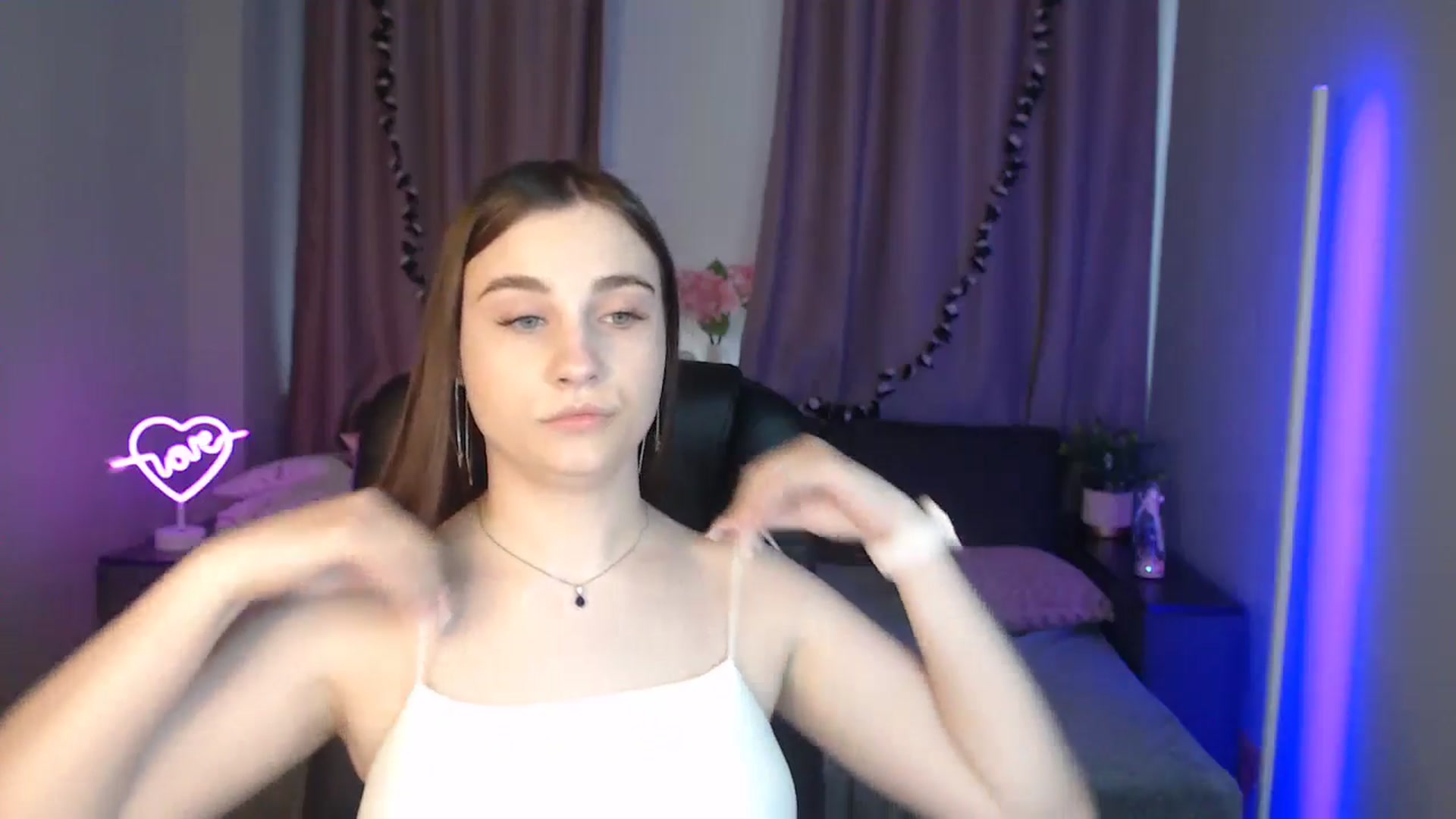 Gallery image thumbnail from LaneyGrey's myfreecams stream on, 10/09/2024, 11:32 image 4 of 20