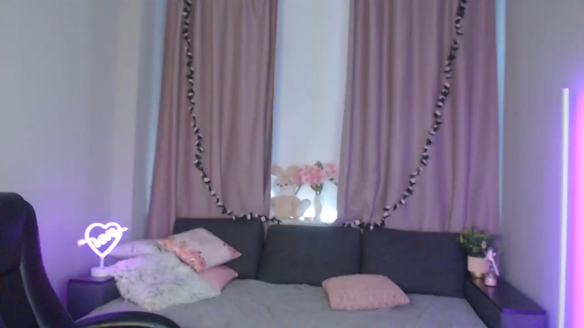 Gallery image thumbnail from LaneyGrey's myfreecams stream on, 10/11/2024, 08:43 image 13 of 20