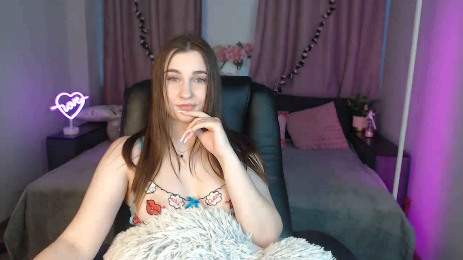 Gallery image thumbnail from LaneyGrey's myfreecams stream on, 10/13/2024, 08:49 image 4 of 20