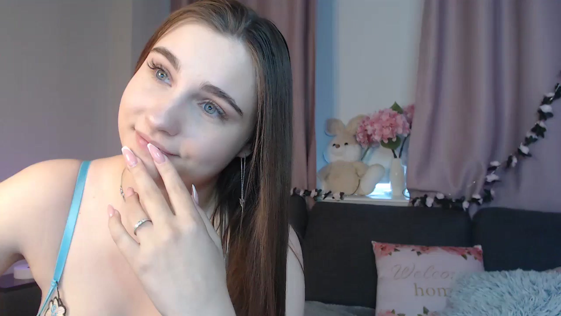 Gallery image thumbnail from LaneyGrey's myfreecams stream on, 10/13/2024, 10:09 image 16 of 20