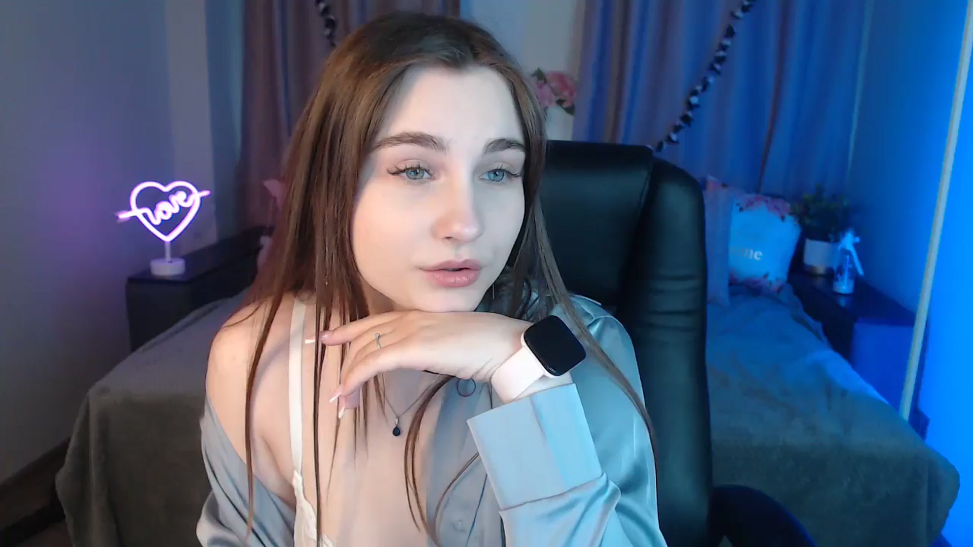 Gallery image thumbnail from LaneyGrey's myfreecams stream on, 10/14/2024, 08:22 image 1 of 20