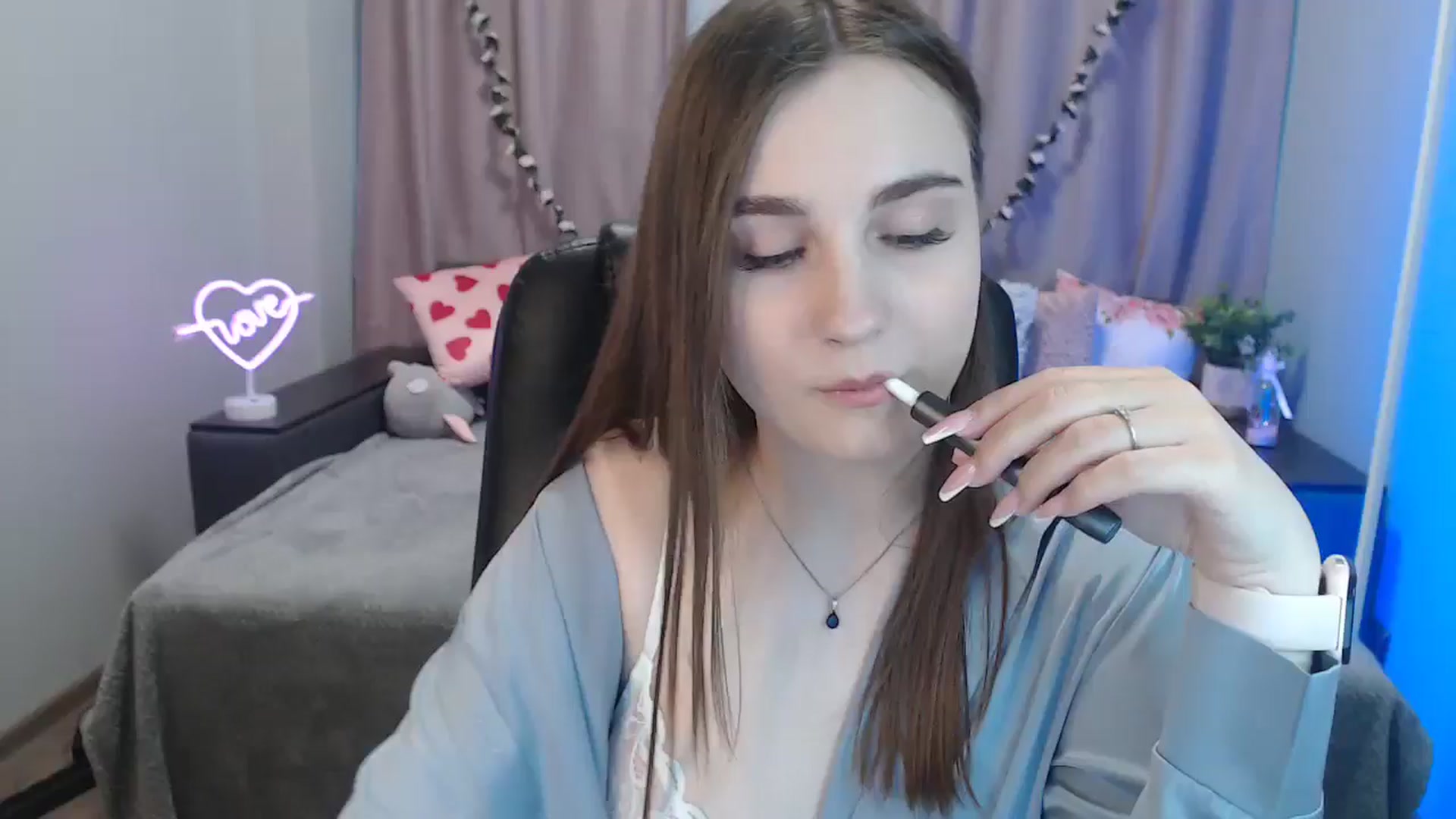 Gallery image thumbnail from LaneyGrey's myfreecams stream on, 10/14/2024, 08:22 image 7 of 20