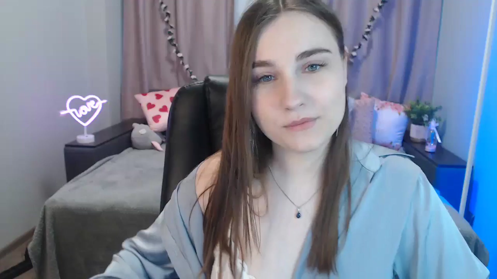 Gallery image thumbnail from LaneyGrey's myfreecams stream on, 10/14/2024, 08:22 image 10 of 20