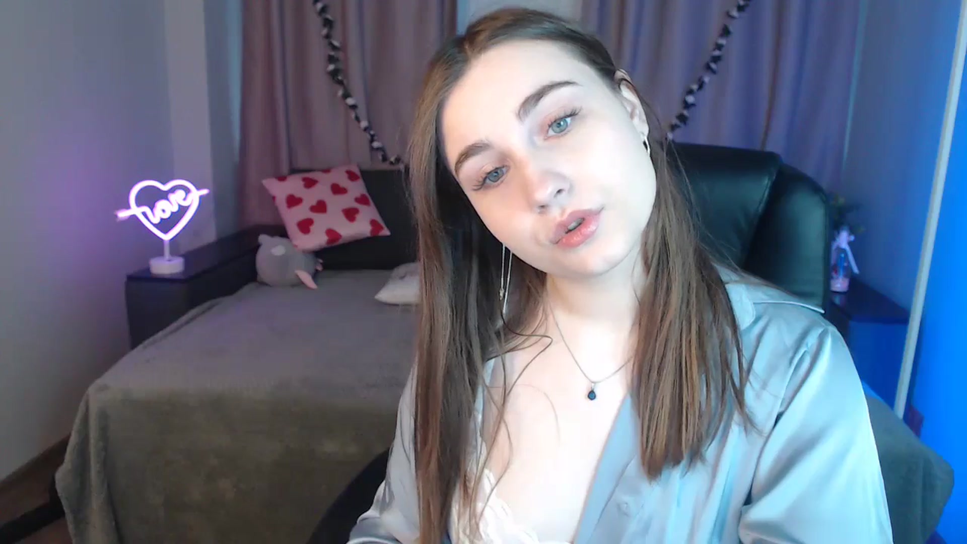 Gallery image thumbnail from LaneyGrey's myfreecams stream on, 10/14/2024, 08:22 image 2 of 20