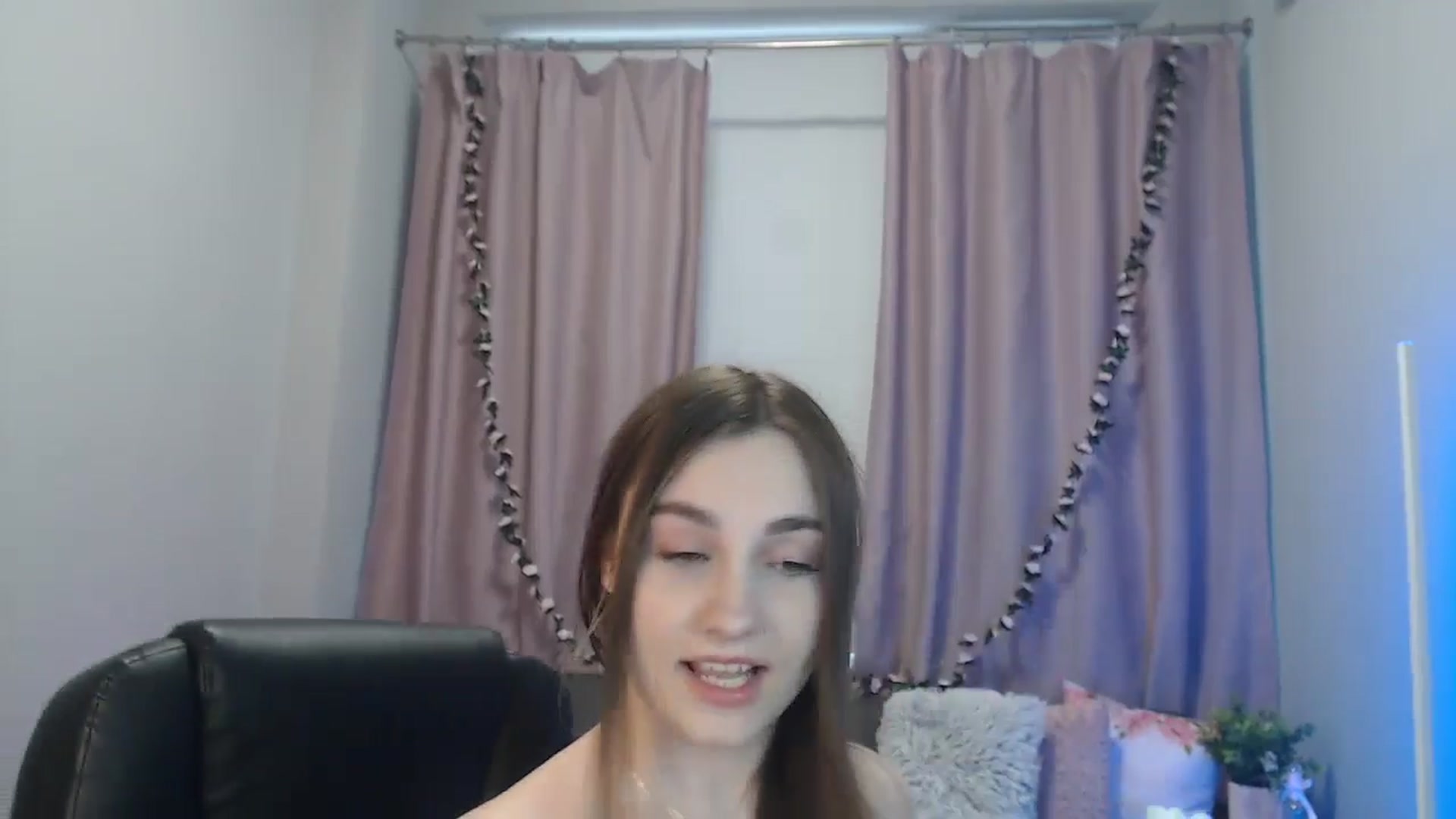 Gallery image thumbnail from LaneyGrey's myfreecams stream on, 10/14/2024, 08:22 image 19 of 20