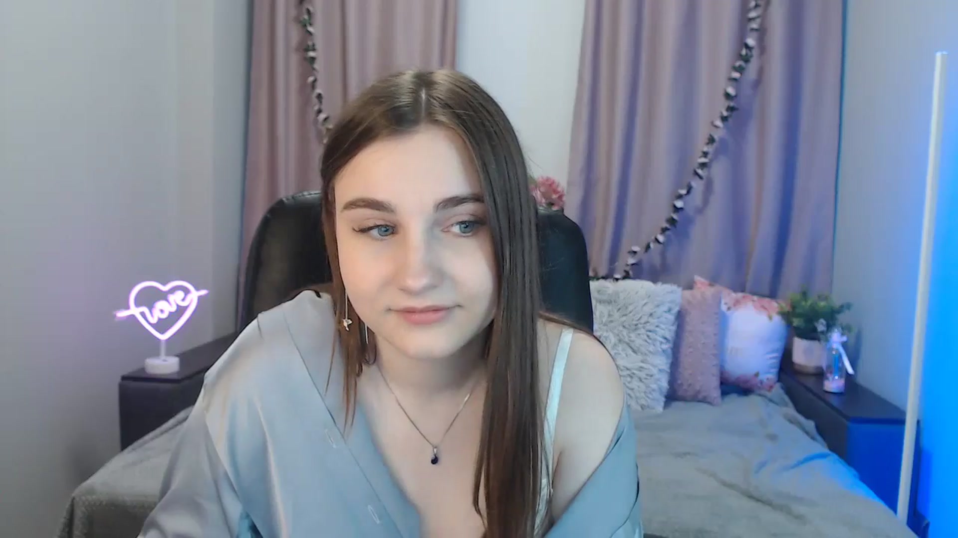 Gallery image thumbnail from LaneyGrey's myfreecams stream on, 10/14/2024, 08:54 image 19 of 20