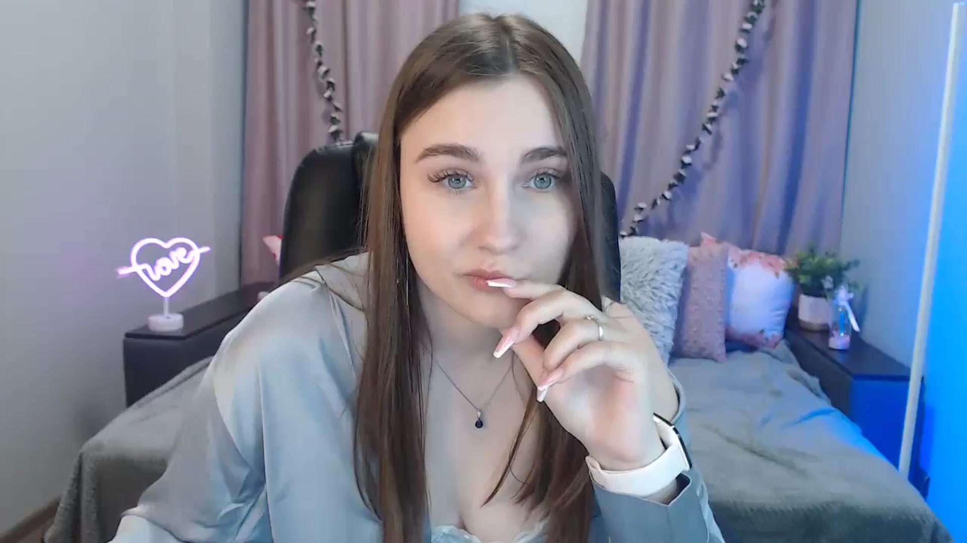Gallery image thumbnail from LaneyGrey's myfreecams stream on, 10/14/2024, 09:16 image 5 of 20