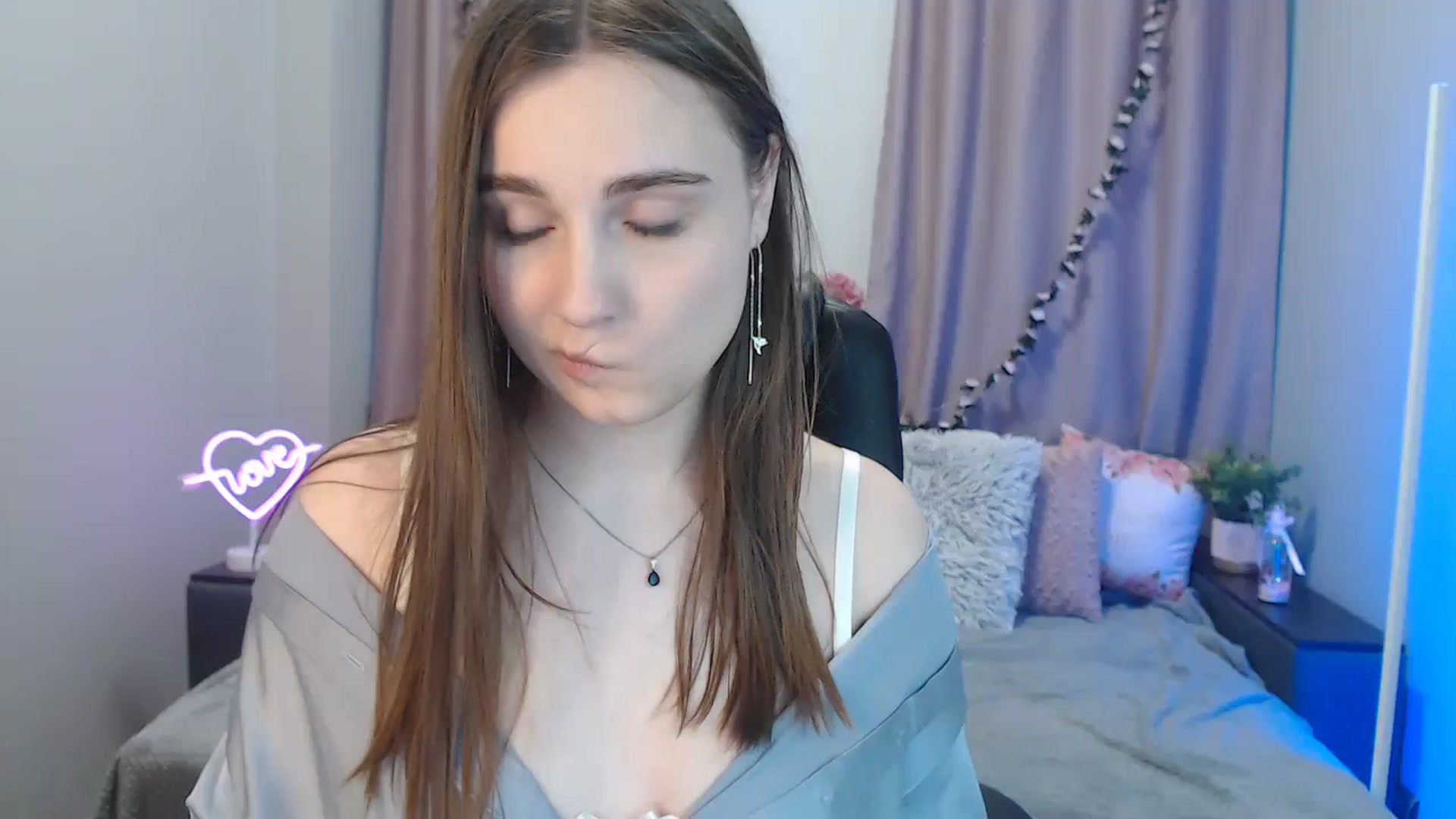 Gallery image thumbnail from LaneyGrey's myfreecams stream on, 10/14/2024, 09:16 image 15 of 20