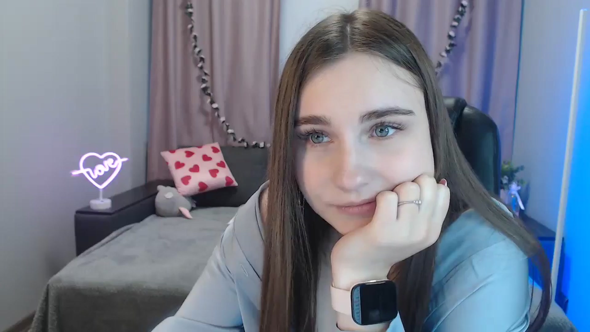 Gallery image thumbnail from LaneyGrey's myfreecams stream on, 10/14/2024, 09:30 image 16 of 20