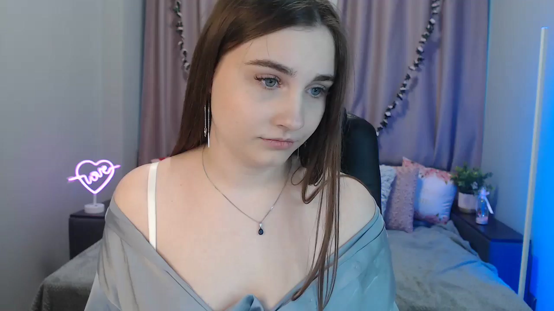 Gallery image thumbnail from LaneyGrey's myfreecams stream on, 10/14/2024, 09:57 image 1 of 20