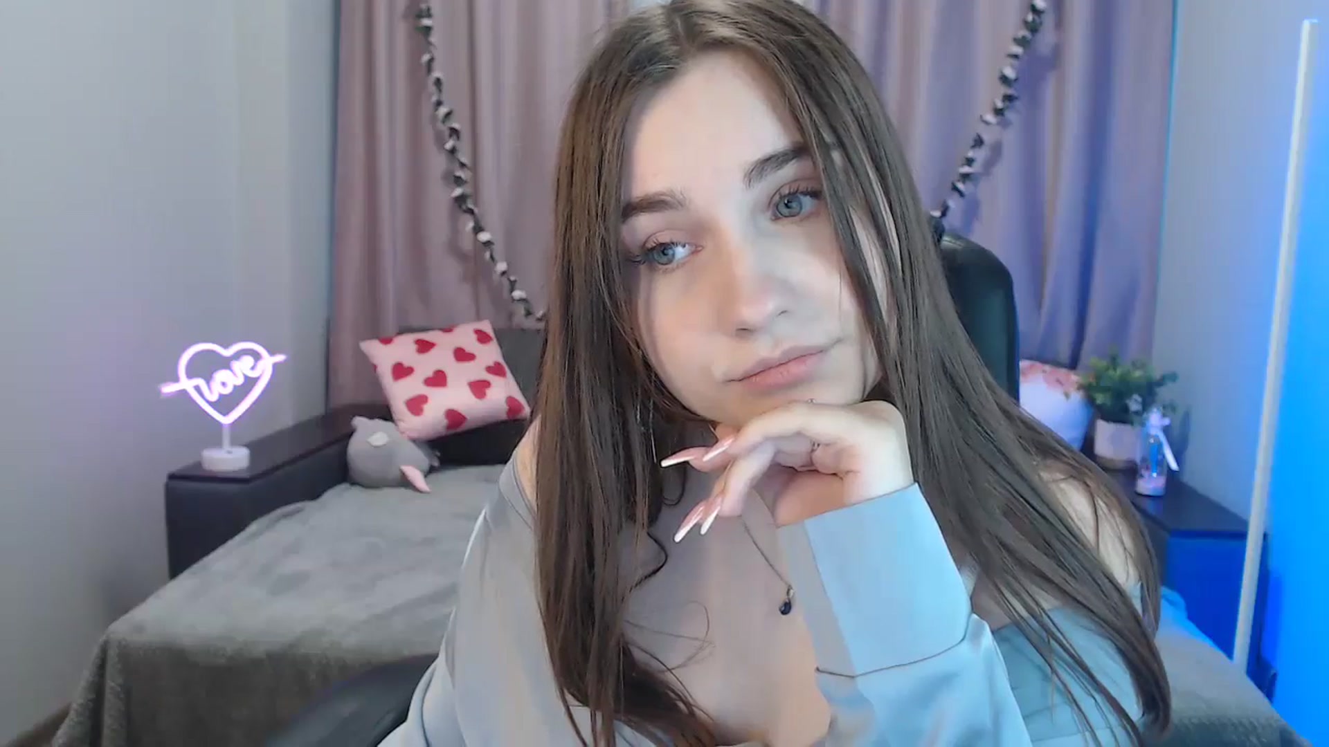 Gallery image thumbnail from LaneyGrey's myfreecams stream on, 10/14/2024, 09:57 image 12 of 20