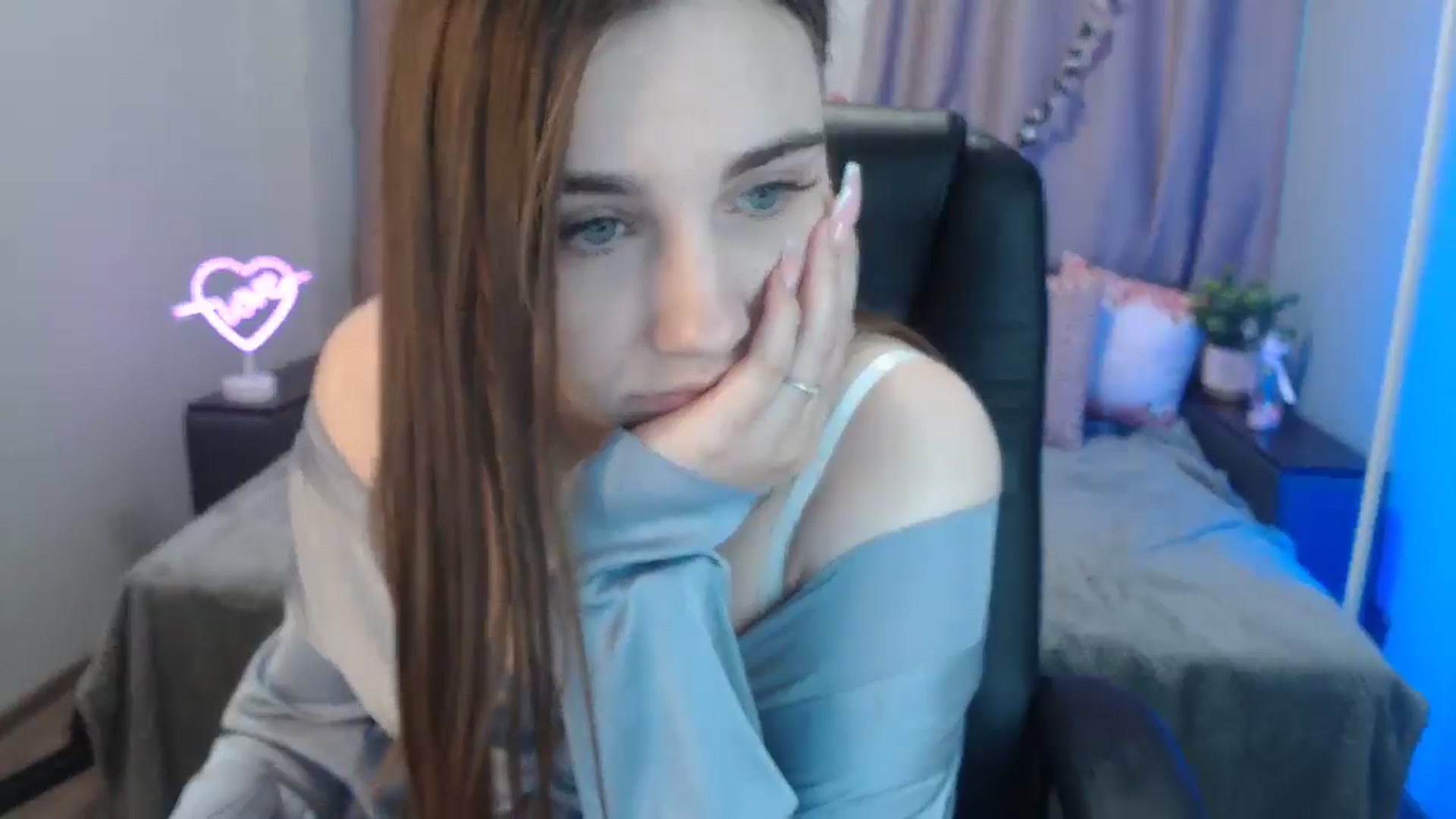 Gallery image thumbnail from LaneyGrey's myfreecams stream on, 10/14/2024, 09:57 image 11 of 20