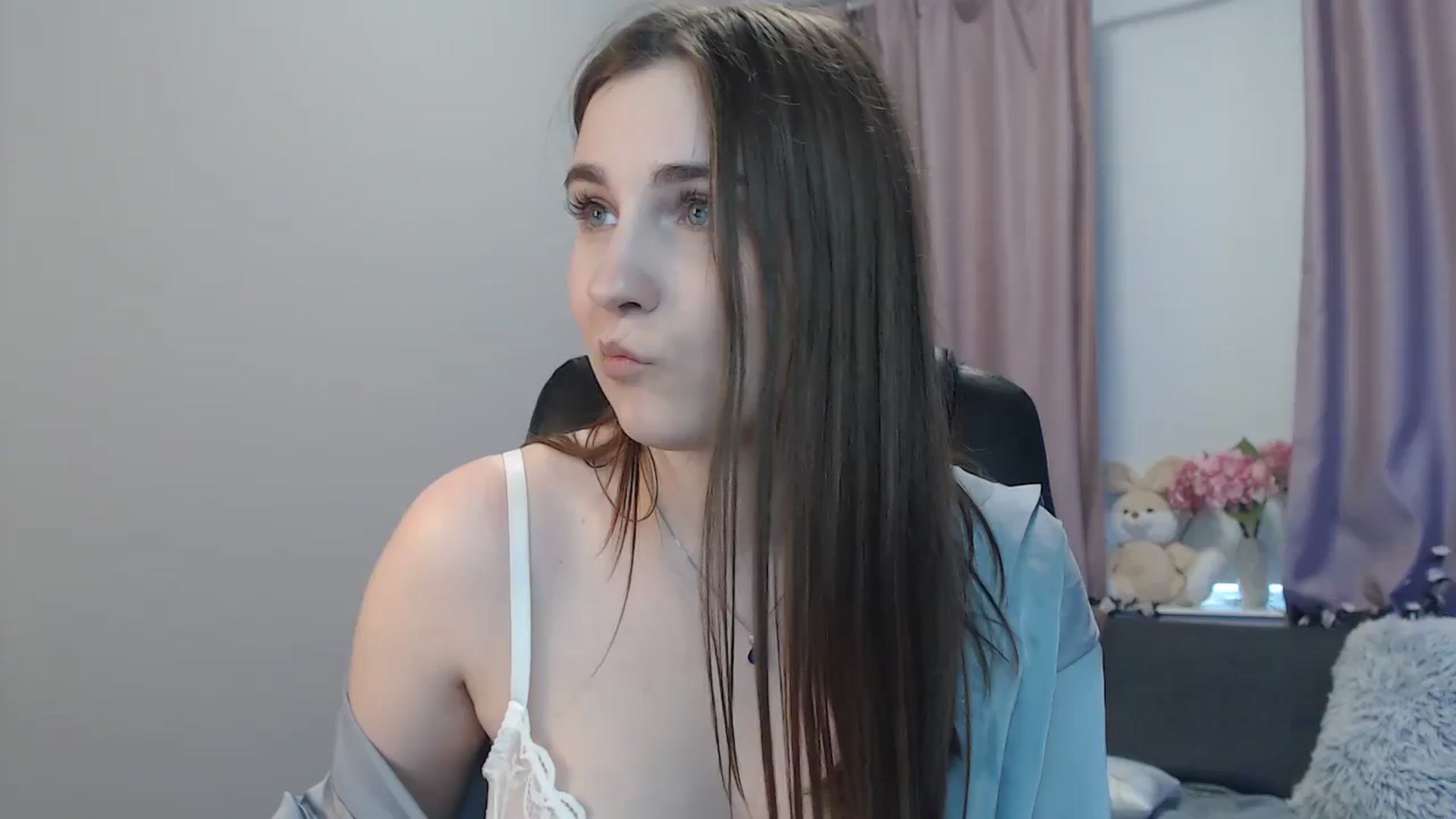 Gallery image thumbnail from LaneyGrey's myfreecams stream on, 10/14/2024, 10:28 image 1 of 20