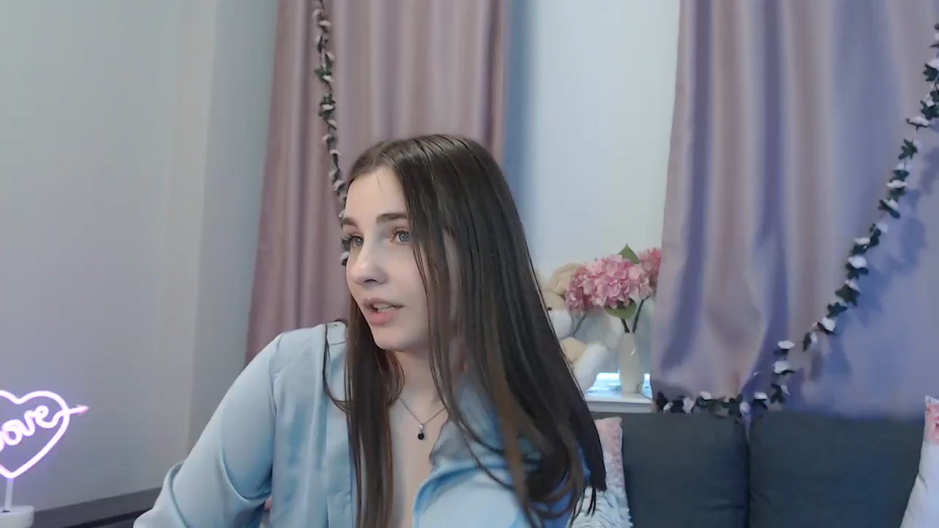 Gallery image thumbnail from LaneyGrey's myfreecams stream on, 10/14/2024, 11:05 image 15 of 20