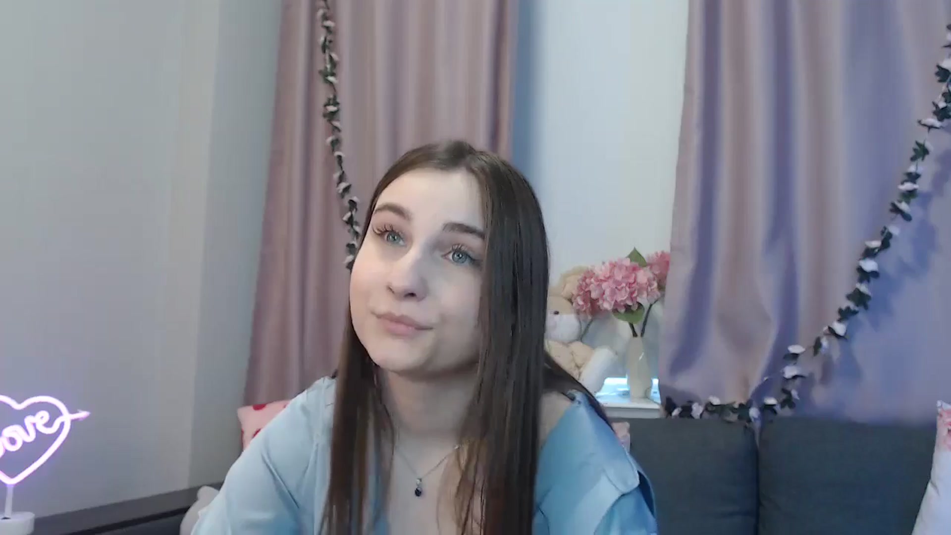 Gallery image thumbnail from LaneyGrey's myfreecams stream on, 10/14/2024, 11:05 image 16 of 20