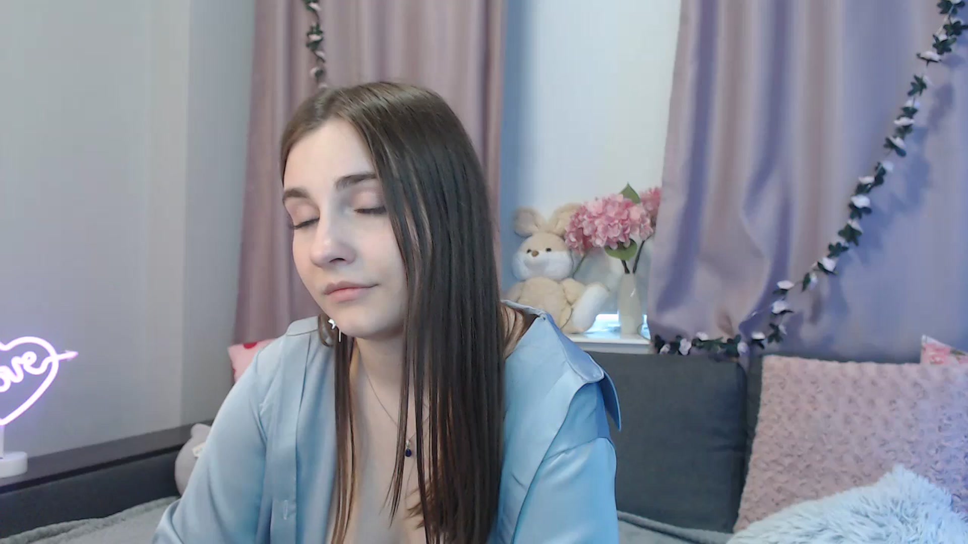 Gallery image thumbnail from LaneyGrey's myfreecams stream on, 10/14/2024, 11:05 image 2 of 20