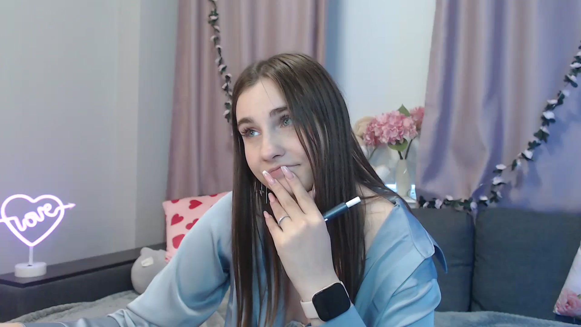 Gallery image thumbnail from LaneyGrey's myfreecams stream on, 10/14/2024, 11:05 image 17 of 20