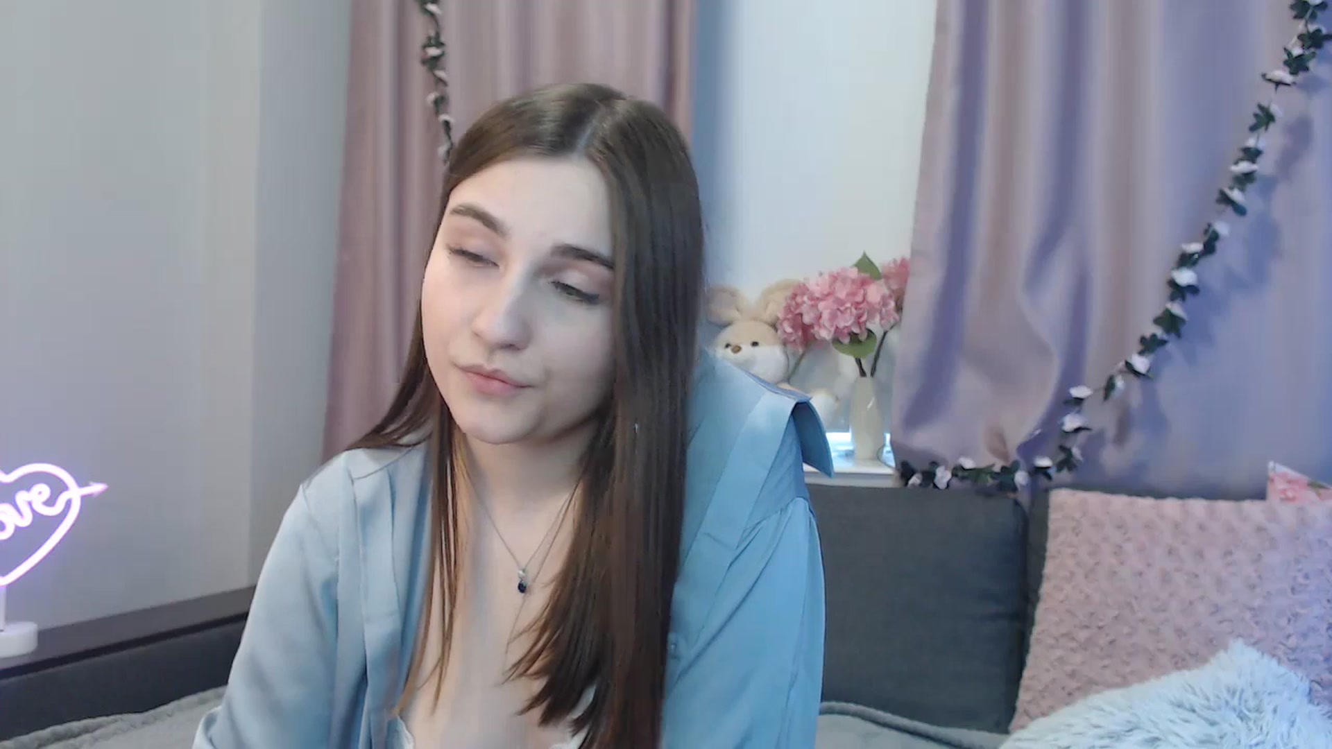 Gallery image thumbnail from LaneyGrey's myfreecams stream on, 10/14/2024, 11:05 image 3 of 20
