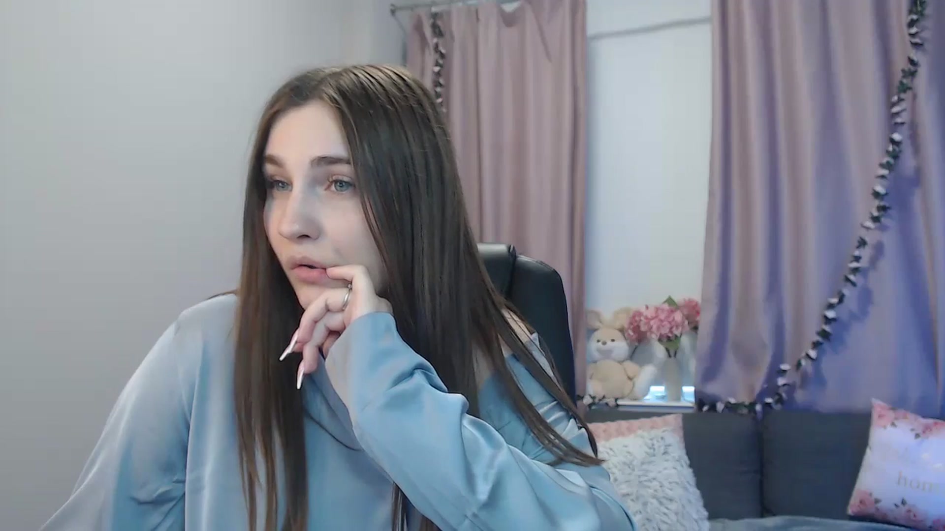 Gallery image thumbnail from LaneyGrey's myfreecams stream on, 10/14/2024, 11:18 image 14 of 20