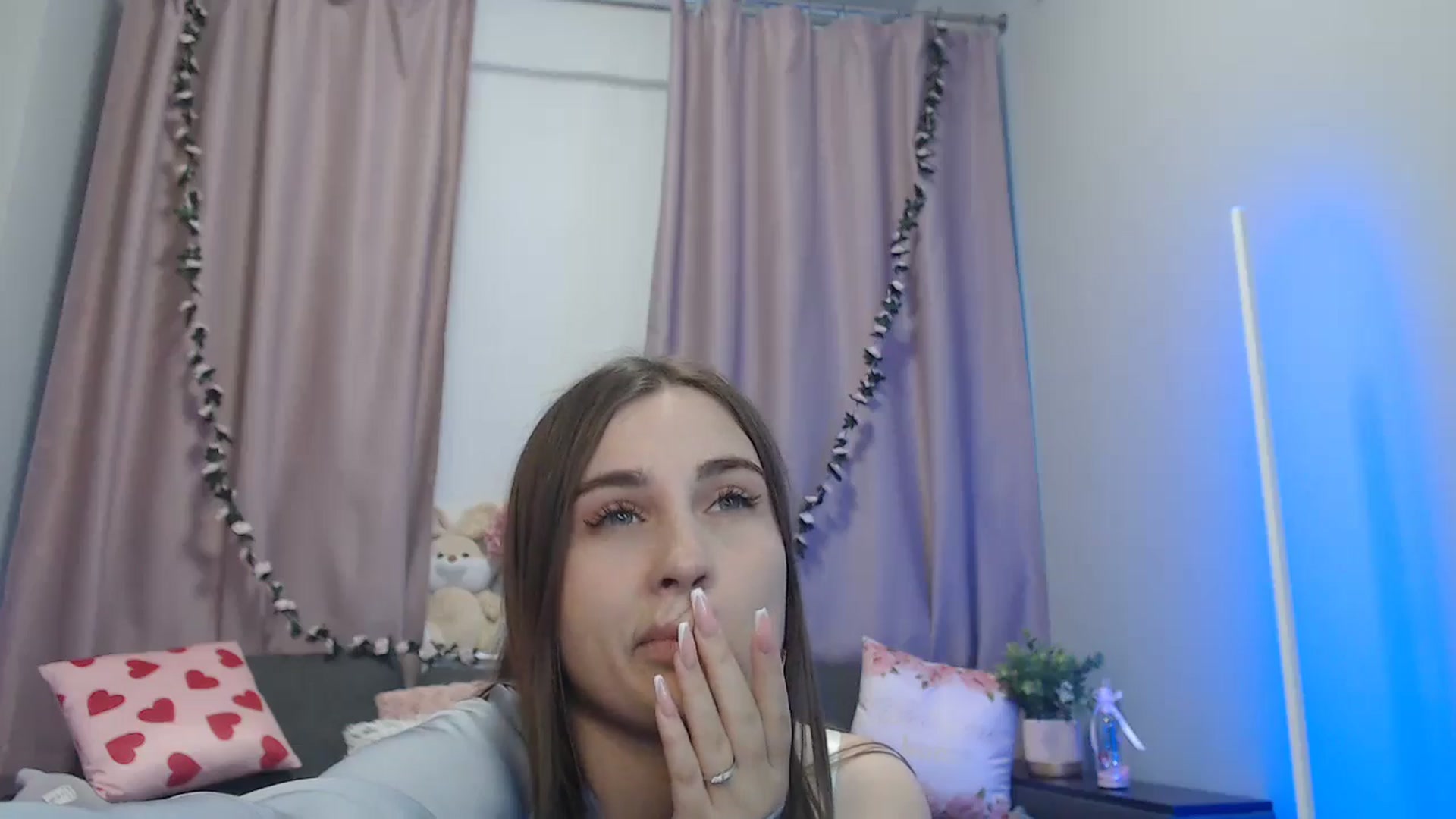 Gallery image thumbnail from LaneyGrey's myfreecams stream on, 10/14/2024, 11:18 image 6 of 20