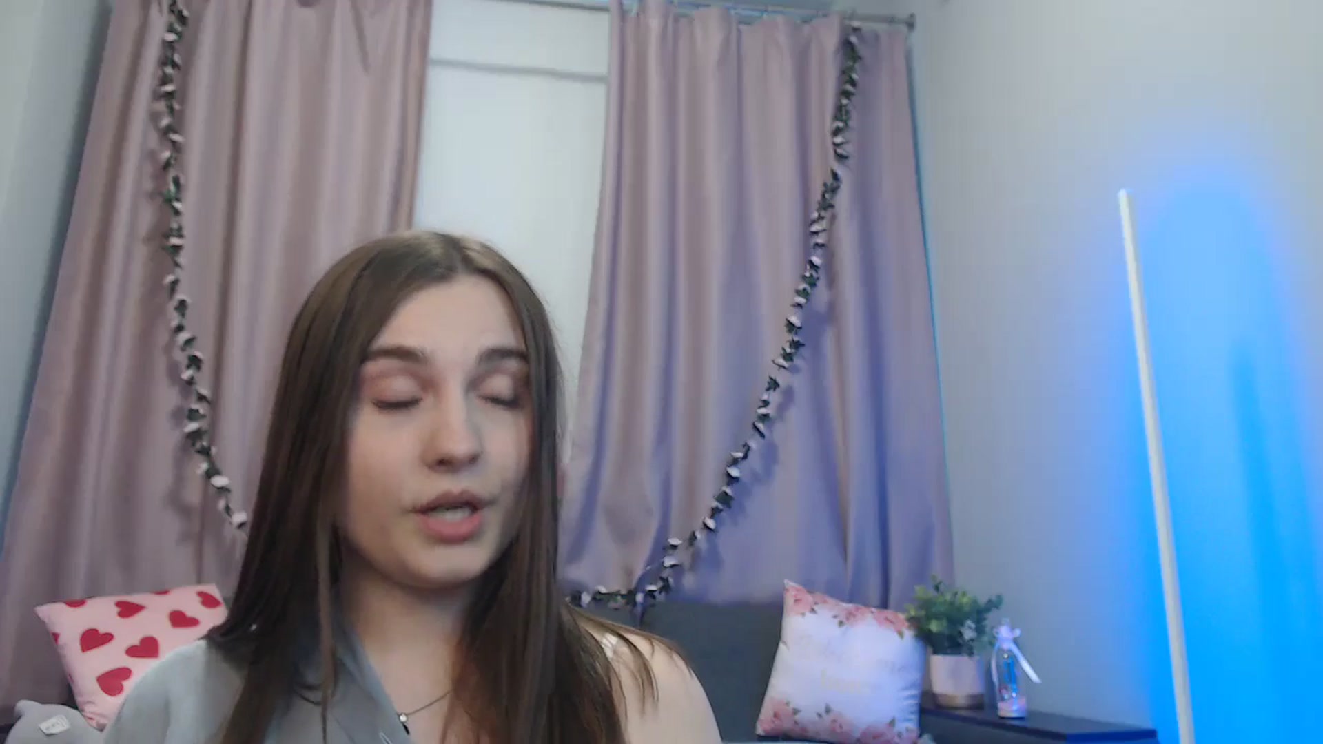 Gallery image thumbnail from LaneyGrey's myfreecams stream on, 10/14/2024, 11:18 image 9 of 20
