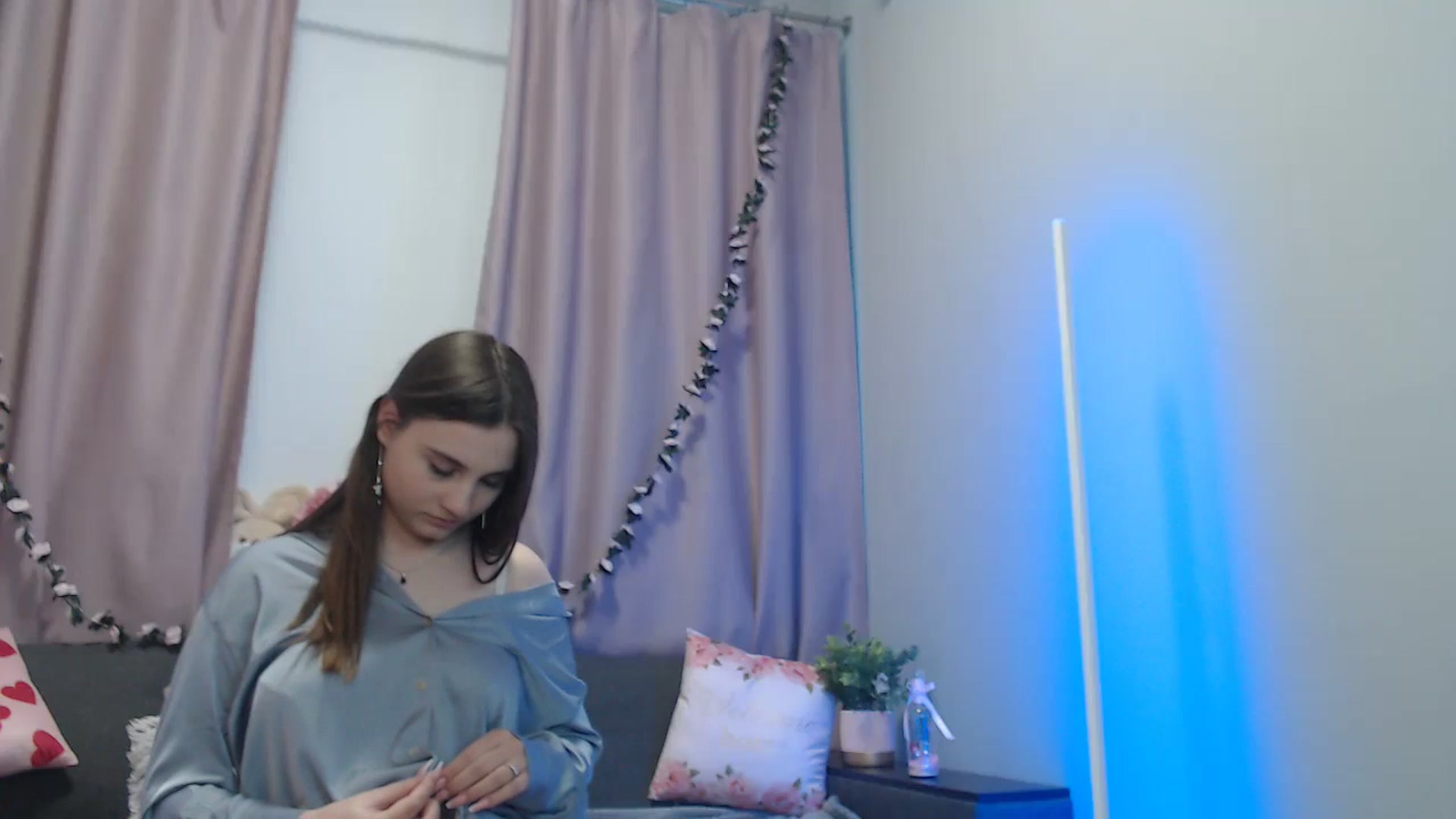 Gallery image thumbnail from LaneyGrey's myfreecams stream on, 10/14/2024, 11:18 image 12 of 20
