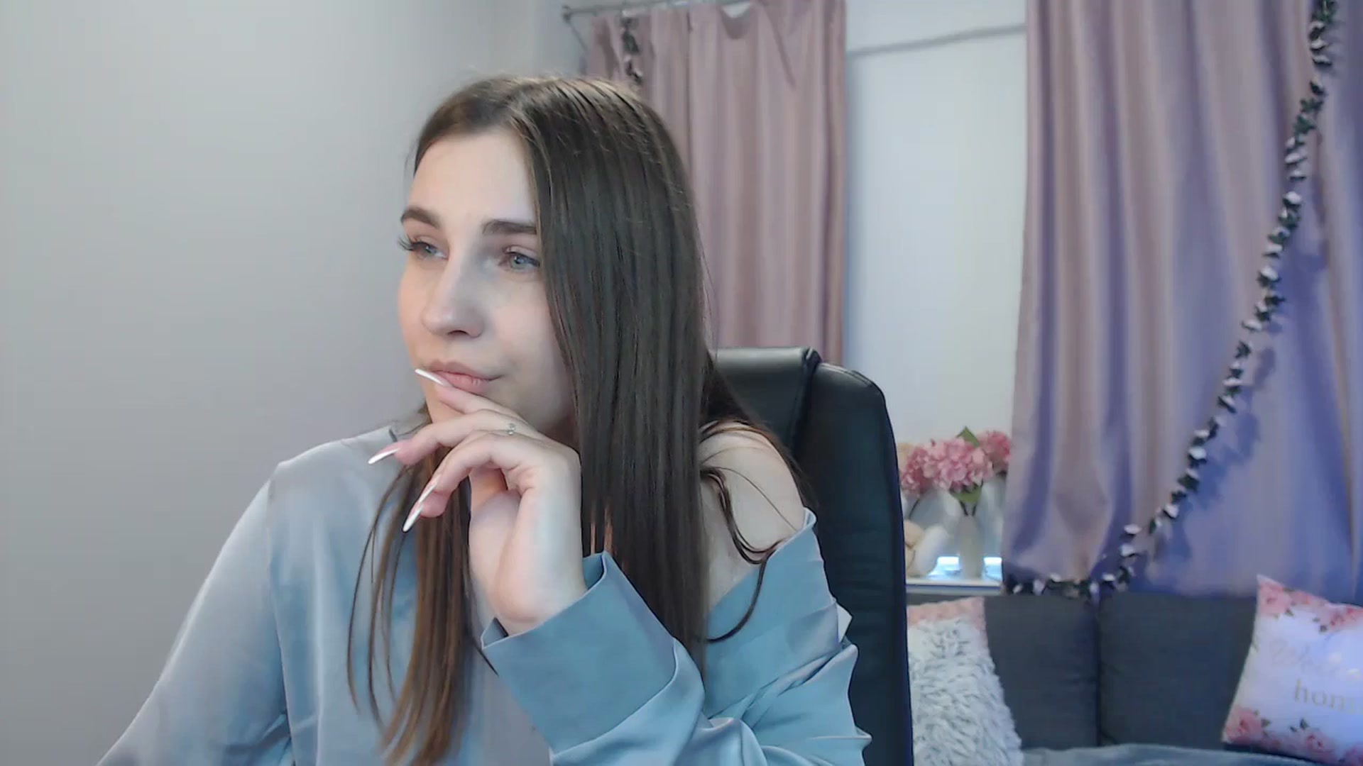 Gallery image thumbnail from LaneyGrey's myfreecams stream on, 10/14/2024, 11:18 image 17 of 20