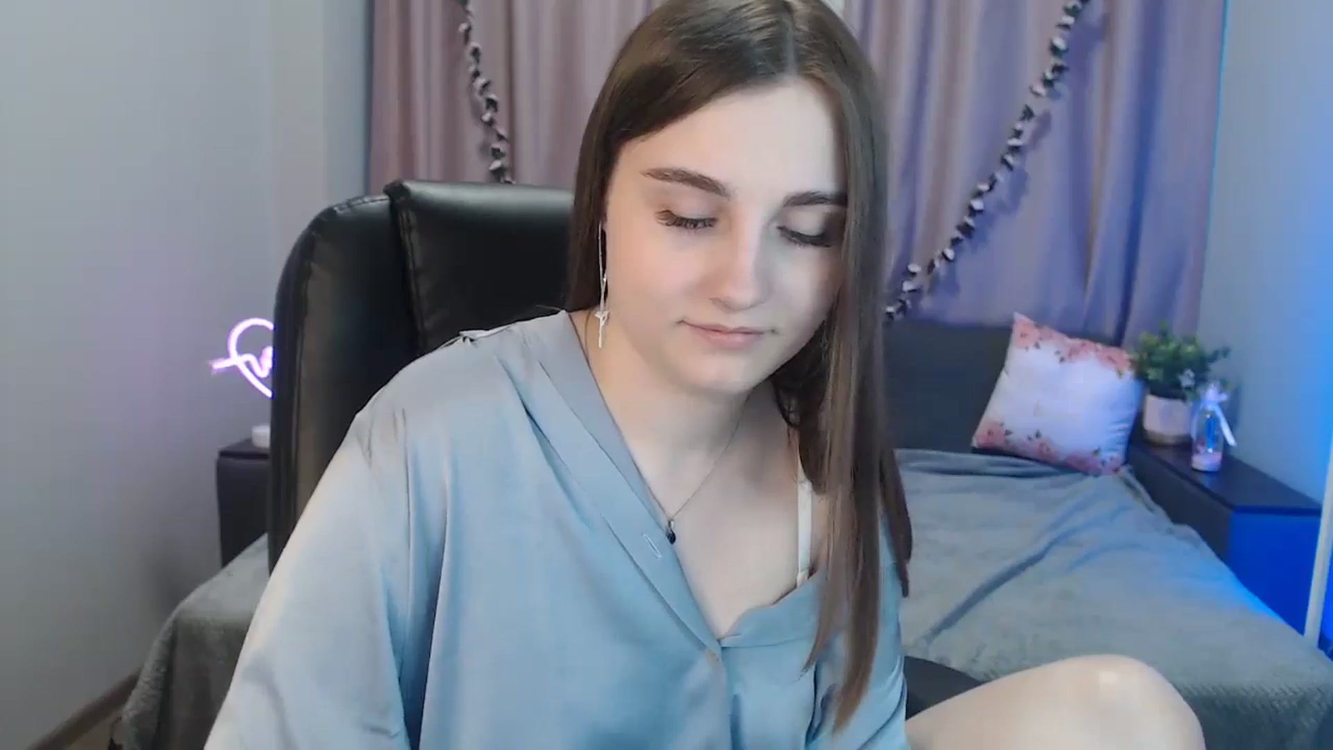 Gallery image thumbnail from LaneyGrey's myfreecams stream on, 10/14/2024, 11:39 image 12 of 20