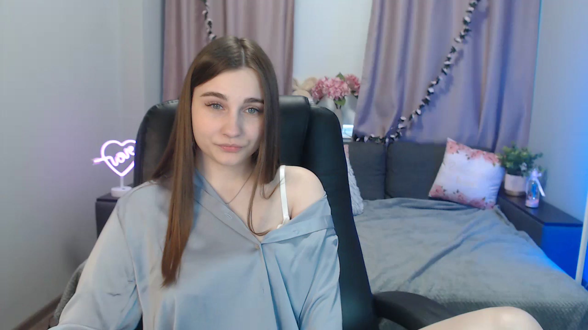 Gallery image thumbnail from LaneyGrey's myfreecams stream on, 10/14/2024, 11:39 image 9 of 20
