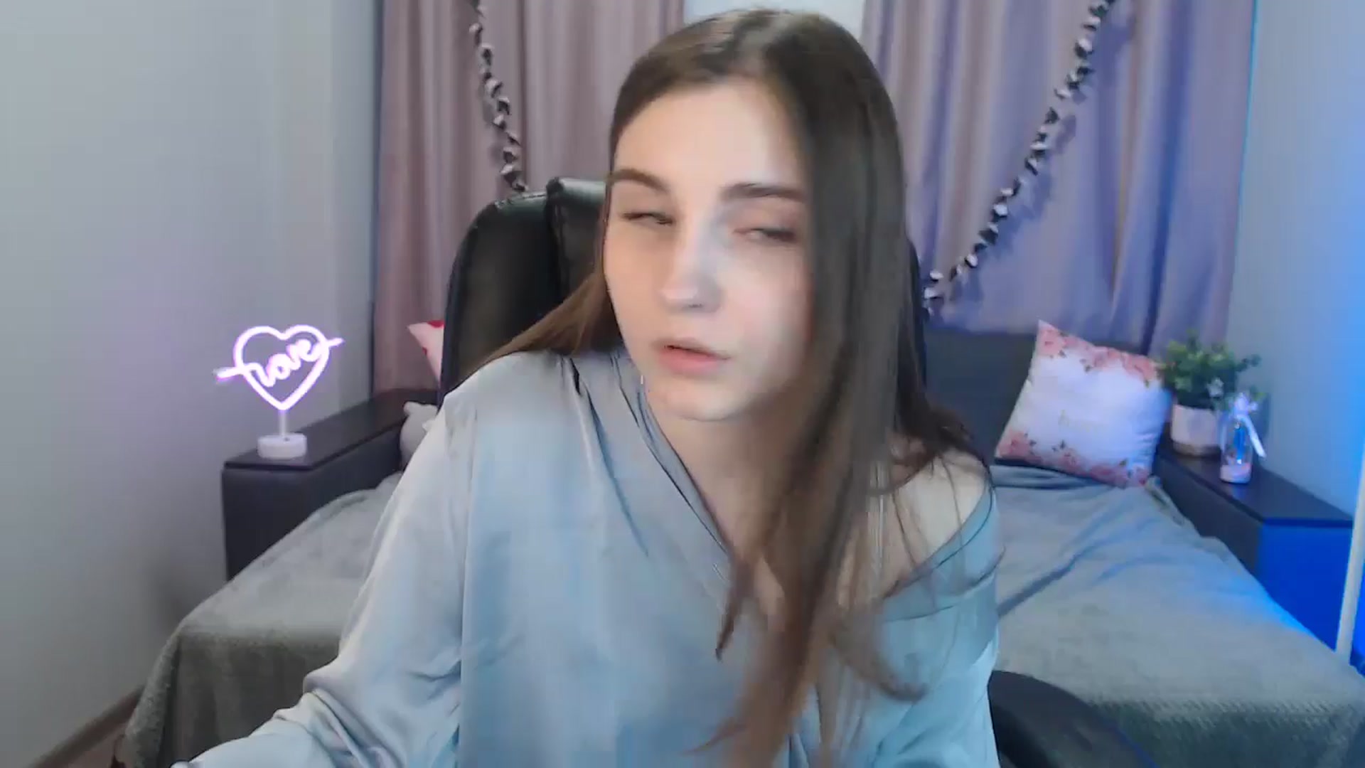 Gallery image thumbnail from LaneyGrey's myfreecams stream on, 10/14/2024, 11:39 image 2 of 20