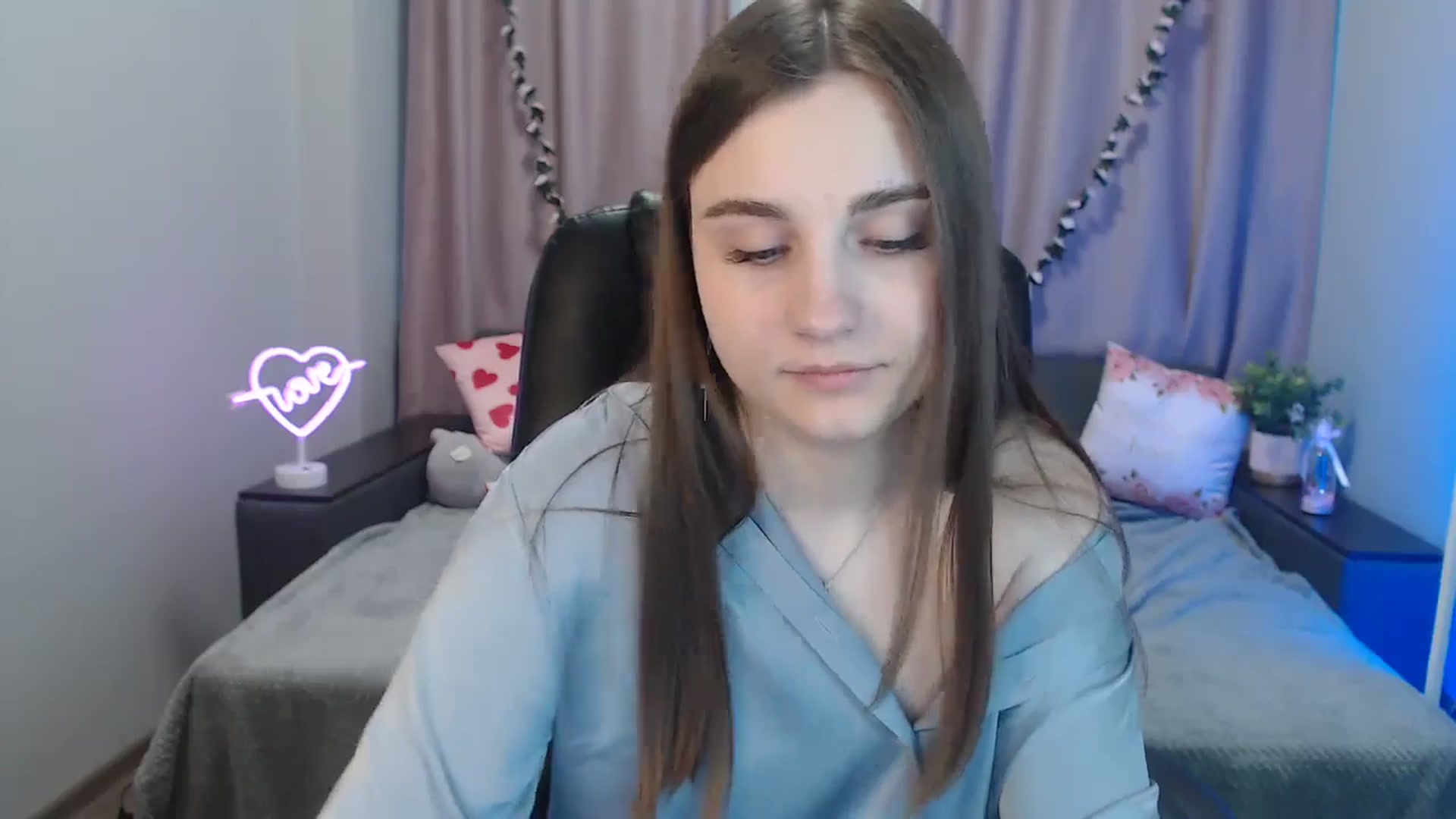 Gallery image thumbnail from LaneyGrey's myfreecams stream on, 10/14/2024, 11:39 image 7 of 20