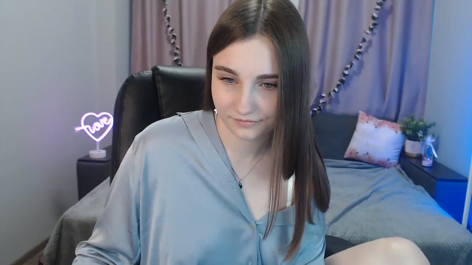 Gallery image thumbnail from LaneyGrey's myfreecams stream on, 10/14/2024, 11:39 image 13 of 20