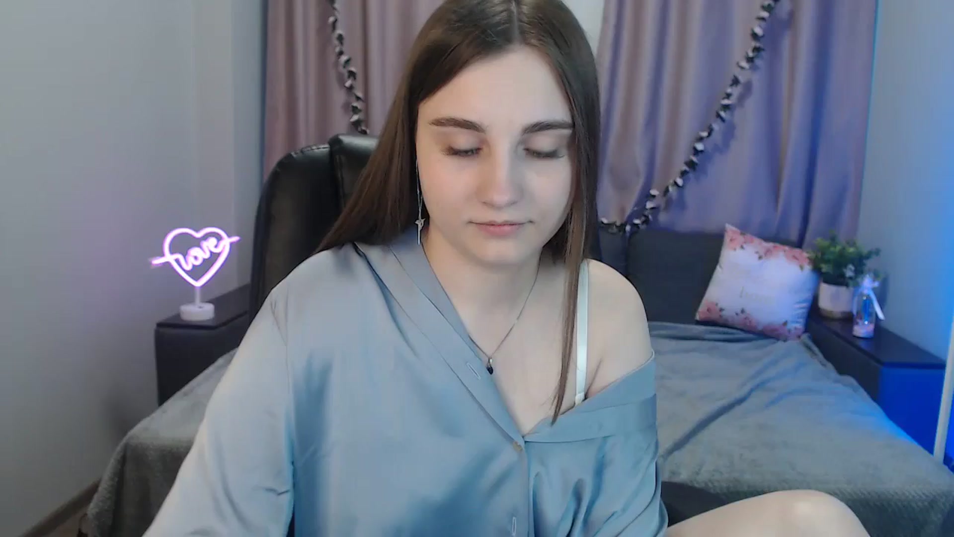 Gallery image thumbnail from LaneyGrey's myfreecams stream on, 10/14/2024, 11:39 image 14 of 20