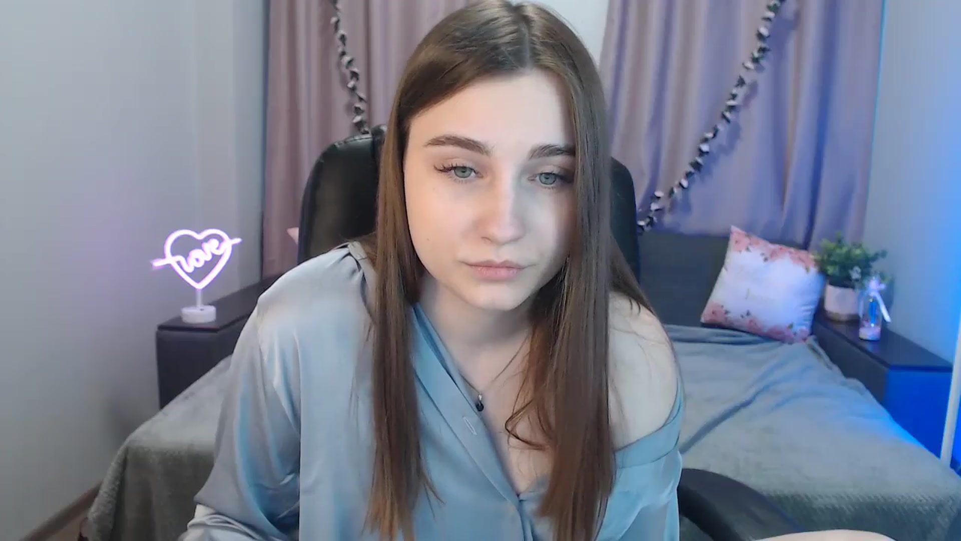 Gallery image thumbnail from LaneyGrey's myfreecams stream on, 10/14/2024, 11:39 image 4 of 20