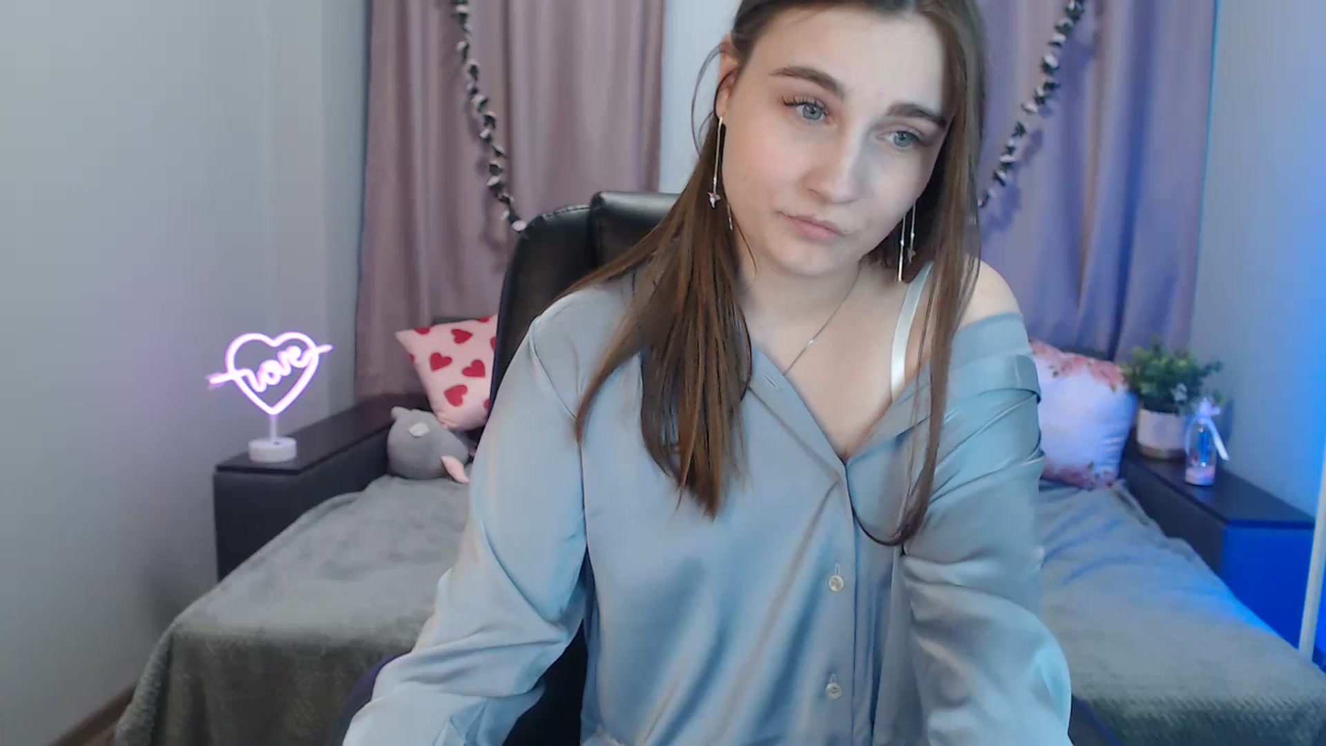 Gallery image thumbnail from LaneyGrey's myfreecams stream on, 10/14/2024, 11:54 image 2 of 20